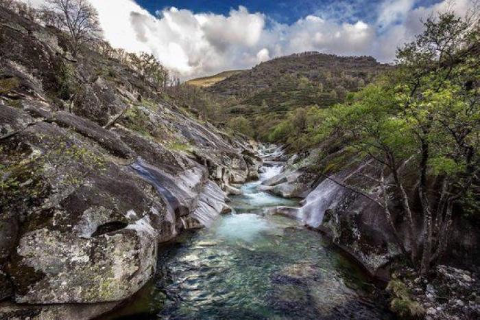 Ocho senderos con cascadas en España que probablemente no conocías