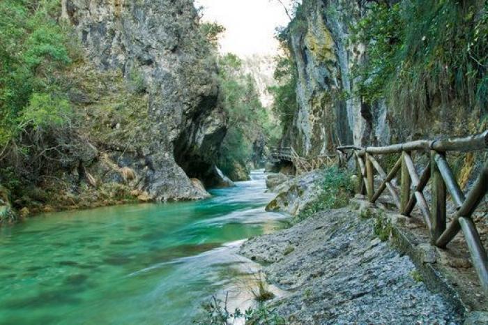 Ocho senderos con cascadas en España que probablemente no conocías