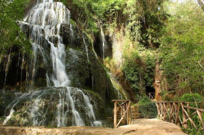 Ocho senderos con cascadas en España que probablemente no conocías