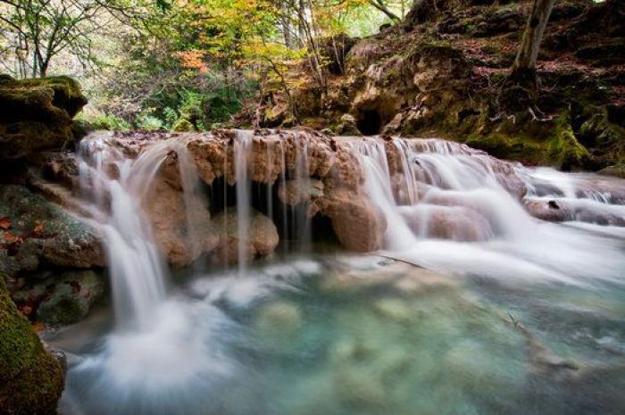 Ocho senderos con cascadas en España que probablemente no conocías