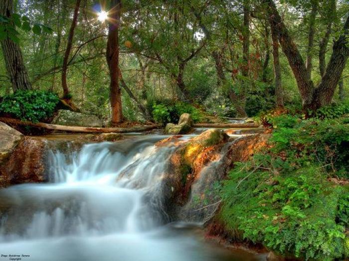 Ocho senderos con cascadas en España que probablemente no conocías