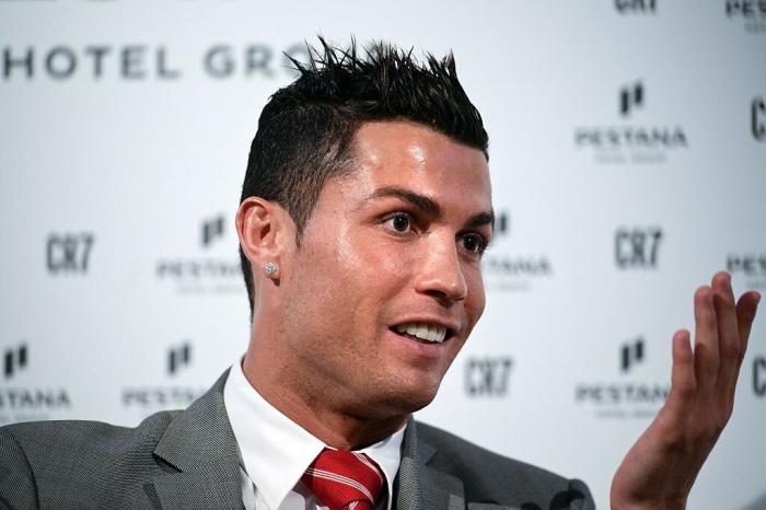 La reacción de Cristiano Ronaldo cuando le dicen que tiene que ponerse la mascarilla