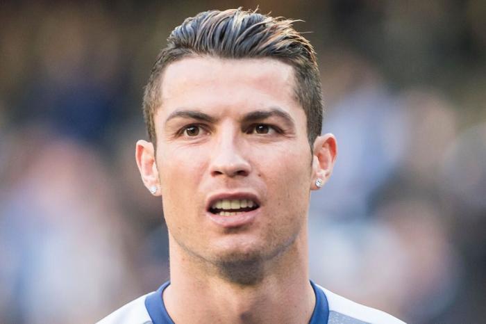 La reacción de Cristiano Ronaldo cuando le dicen que tiene que ponerse la mascarilla