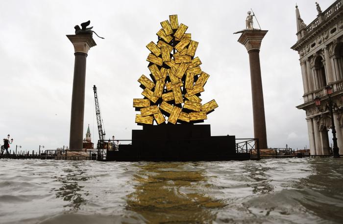 Venecia no activa sus diques por falta de previsión y se inunda por un temporal