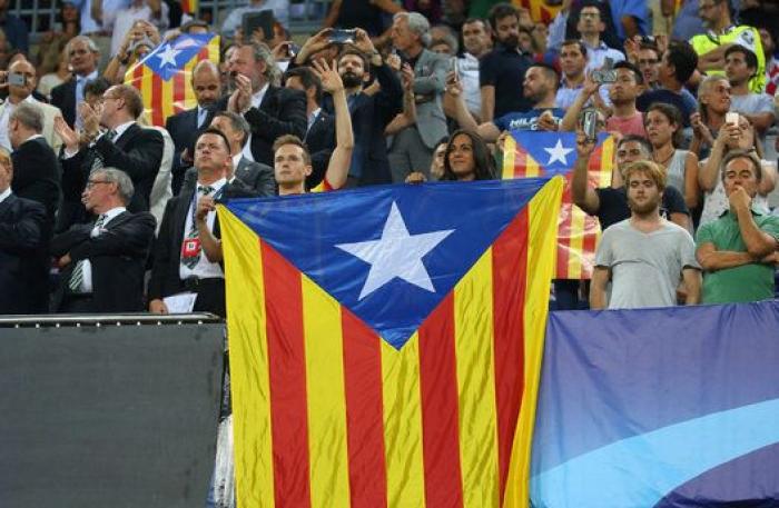 Castellers y una estelada en un partido de la NBA