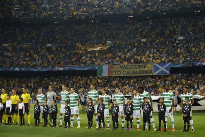 Castellers y una estelada en un partido de la NBA