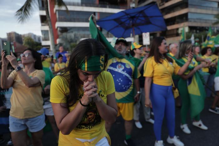 Detenido un hombre que intentaba acceder a la investidura de Lula con explosivos y un cuchillo