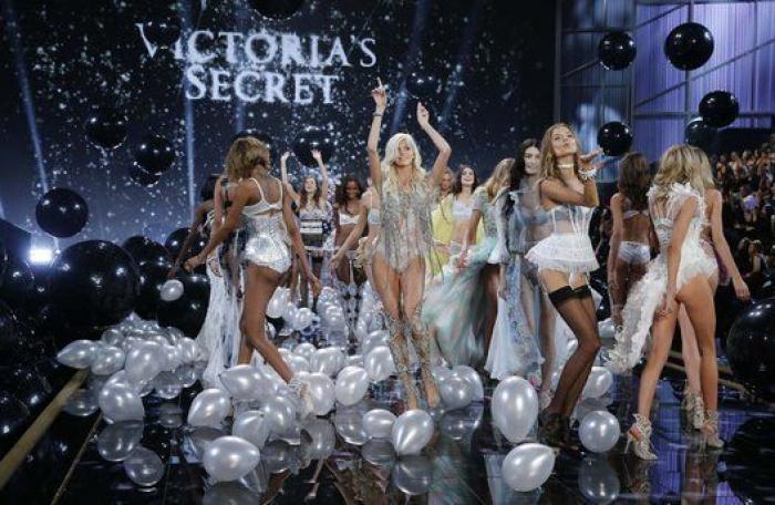 FOTOS: así ha sido el desfile Victoria's Secret 2014 en Londres