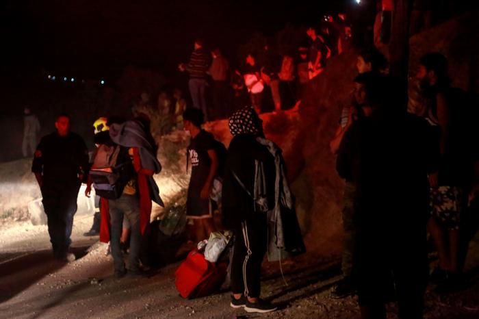 Nuevos incendios consumen las ruinas del campo de refugiados de Moria