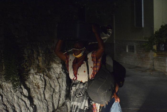 Nuevos incendios consumen las ruinas del campo de refugiados de Moria