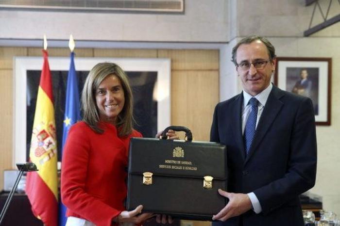 Alfonso Alonso elige jurar su cargo de ministro de Sanidad ante un crucifijo