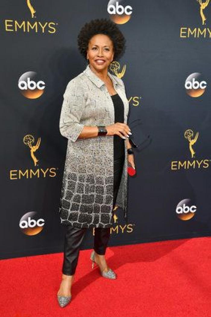 La emotiva dedicatoria del Emmy de Julia Louis-Dreyfus a su padre recién fallecido