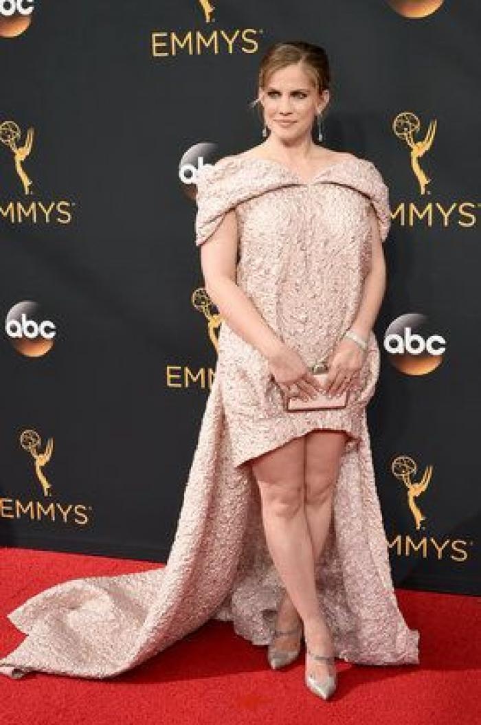 La emotiva dedicatoria del Emmy de Julia Louis-Dreyfus a su padre recién fallecido