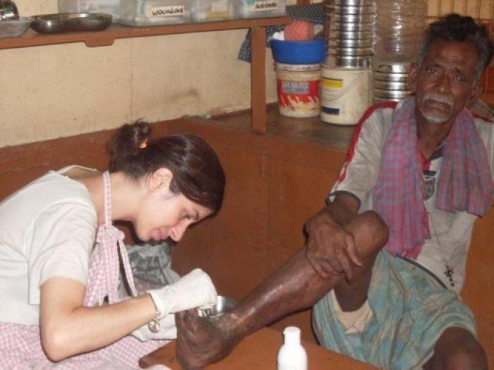 Día del Voluntario: desde ayudar a morir en Calcuta a acompañar a ancianos en Madrid