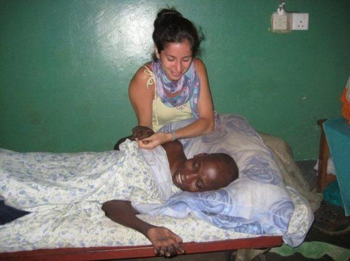 Día del Voluntario: desde ayudar a morir en Calcuta a acompañar a ancianos en Madrid