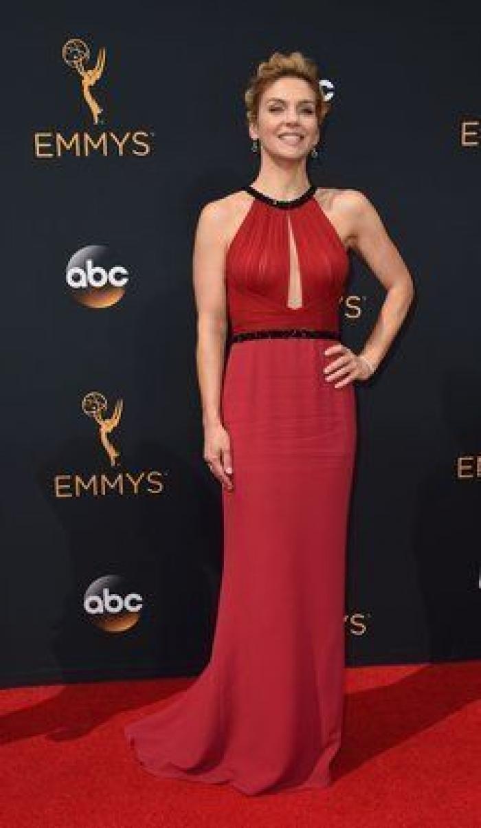 La emotiva dedicatoria del Emmy de Julia Louis-Dreyfus a su padre recién fallecido