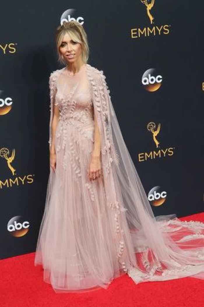 La emotiva dedicatoria del Emmy de Julia Louis-Dreyfus a su padre recién fallecido