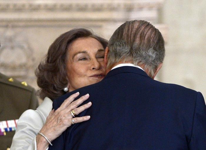 Diez imágenes de la firma de la abdicación del rey Juan Carlos
