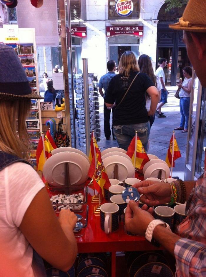 Coronación Felipe VI: estos son los fans de la monarquía más madrugadores (FOTOS)