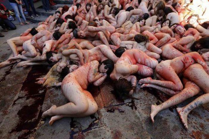 Protesta en Barcelona contra el uso de pieles de animales en la industria peletera (FOTOS)