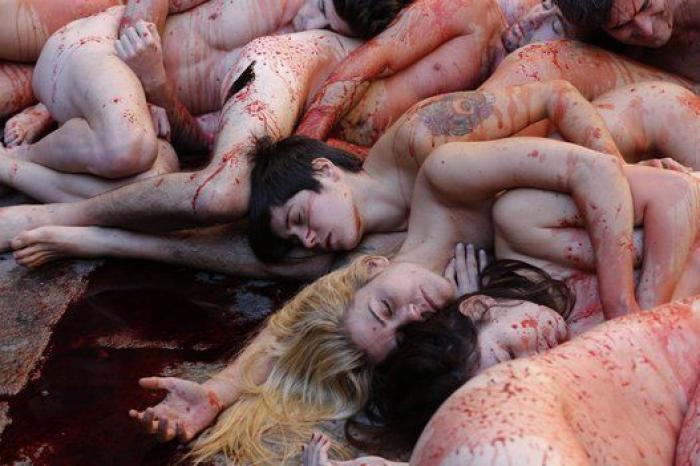 Protesta en Barcelona contra el uso de pieles de animales en la industria peletera (FOTOS)