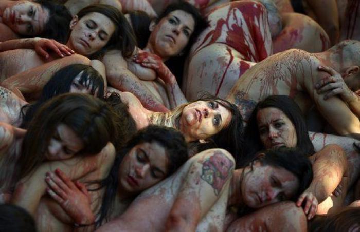 Protesta en Barcelona contra el uso de pieles de animales en la industria peletera (FOTOS)