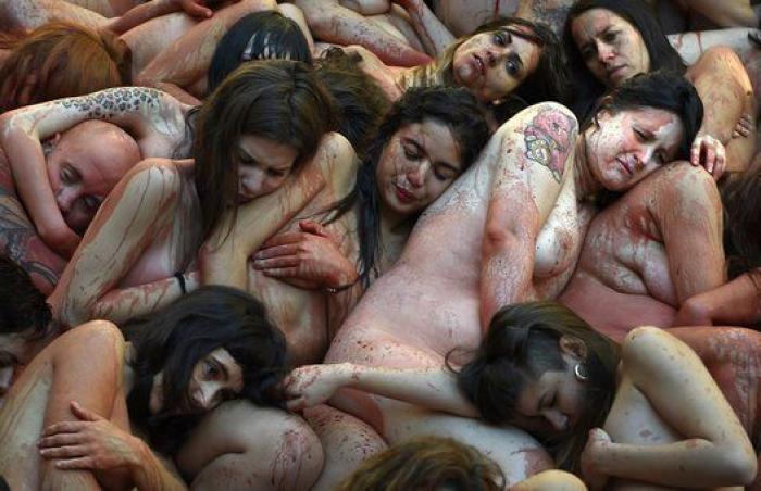 Protesta en Barcelona contra el uso de pieles de animales en la industria peletera (FOTOS)