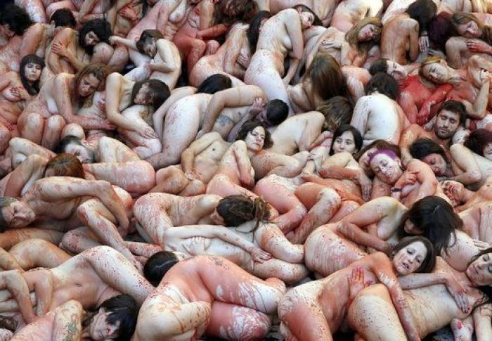 Protesta en Barcelona contra el uso de pieles de animales en la industria peletera (FOTOS)