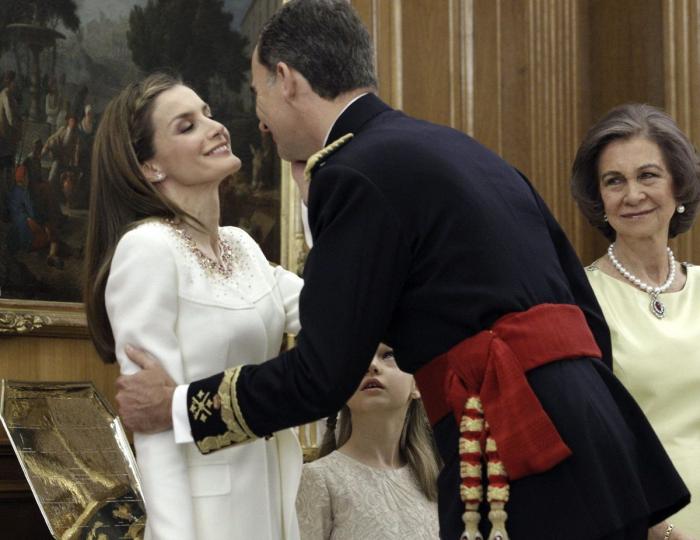 El beso de la boda Vs. el beso de la coronación: ¿cuál te gusta menos? (ENCUESTA)