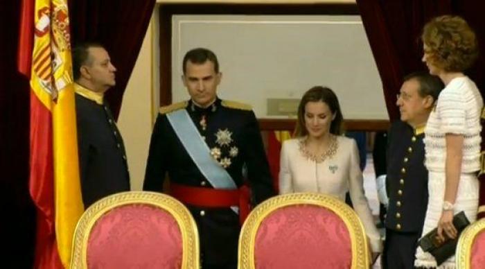 El beso de la boda Vs. el beso de la coronación: ¿cuál te gusta menos? (ENCUESTA)