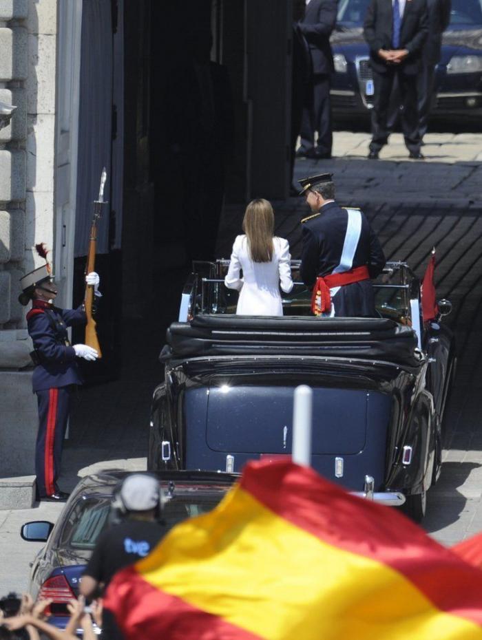 El beso de la boda Vs. el beso de la coronación: ¿cuál te gusta menos? (ENCUESTA)