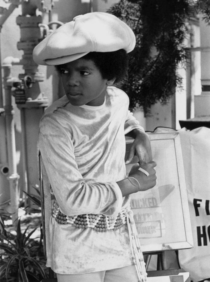 Mónica Carrillo se ríe de su parecido razonable con Michael Jackson