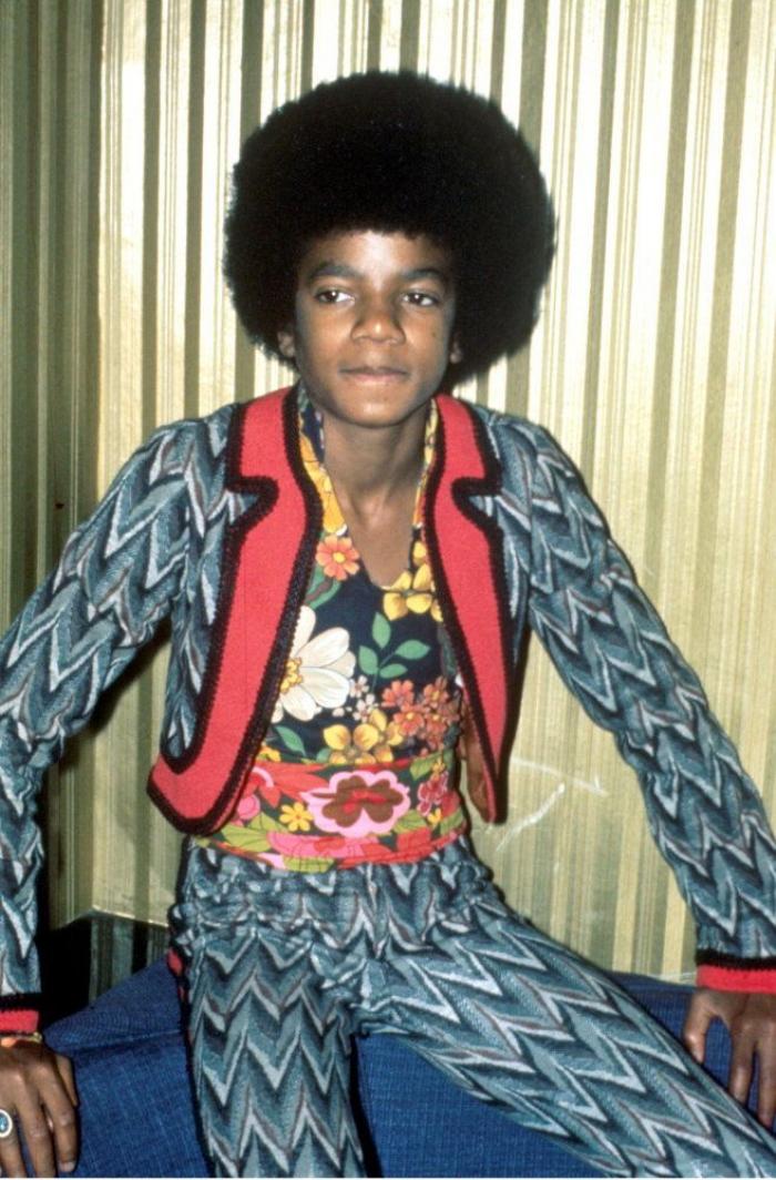 Mónica Carrillo se ríe de su parecido razonable con Michael Jackson