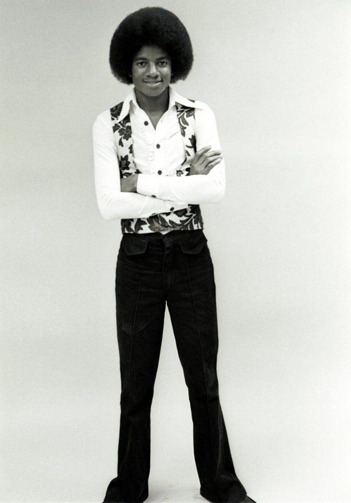 Mónica Carrillo se ríe de su parecido razonable con Michael Jackson