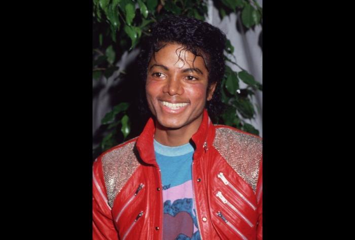 Mónica Carrillo se ríe de su parecido razonable con Michael Jackson