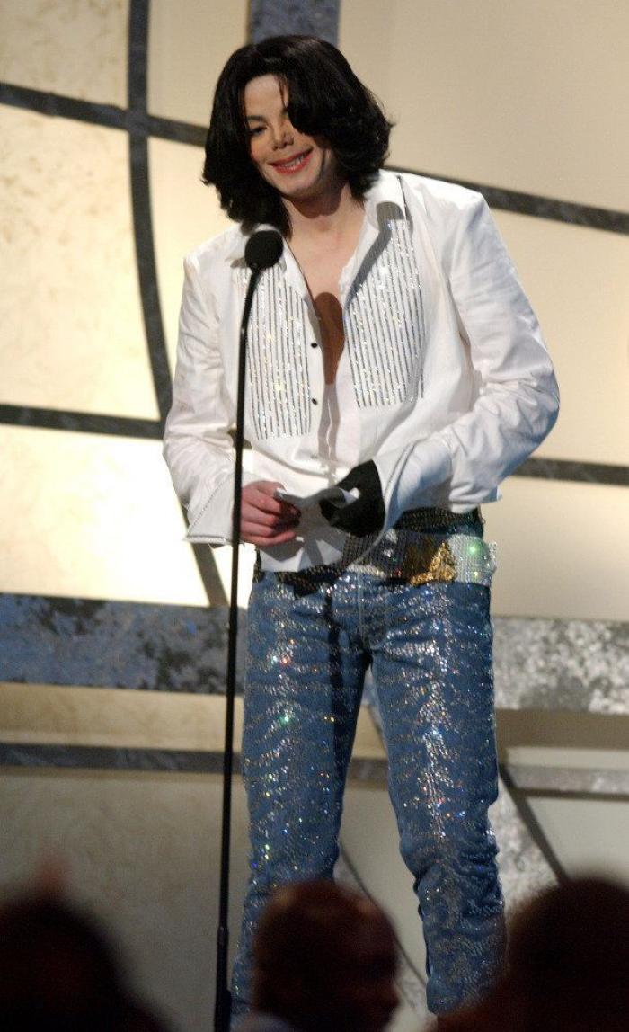 Mónica Carrillo se ríe de su parecido razonable con Michael Jackson