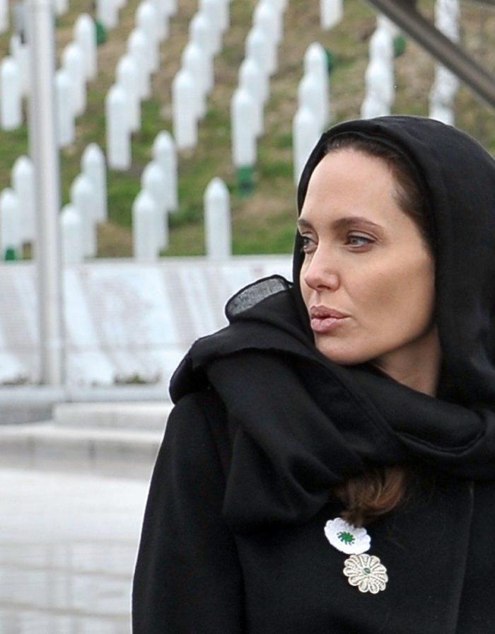 Evacúan a Angelina Jolie tras una alerta por bombardeo en su visita a Ucrania