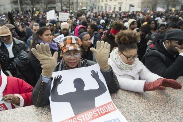 Multitudinaria protesta en Washington contra la impunidad policial (FOTOS)