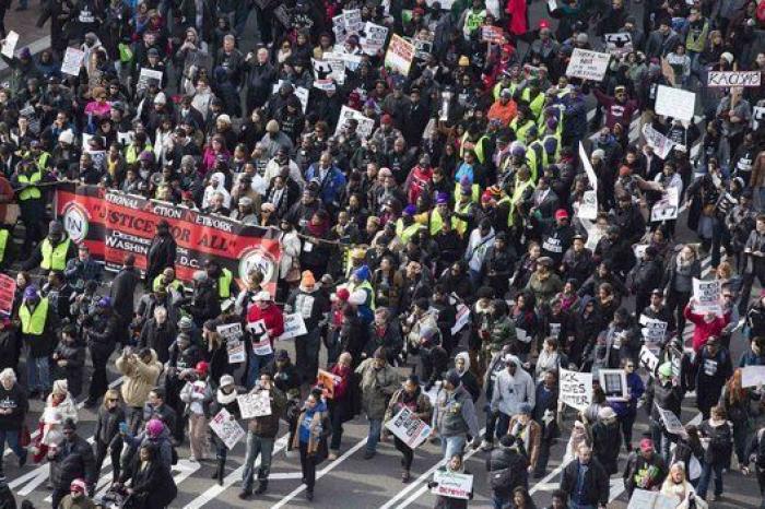 Multitudinaria protesta en Washington contra la impunidad policial (FOTOS)