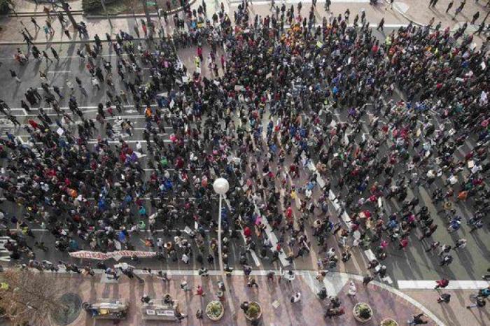 Multitudinaria protesta en Washington contra la impunidad policial (FOTOS)