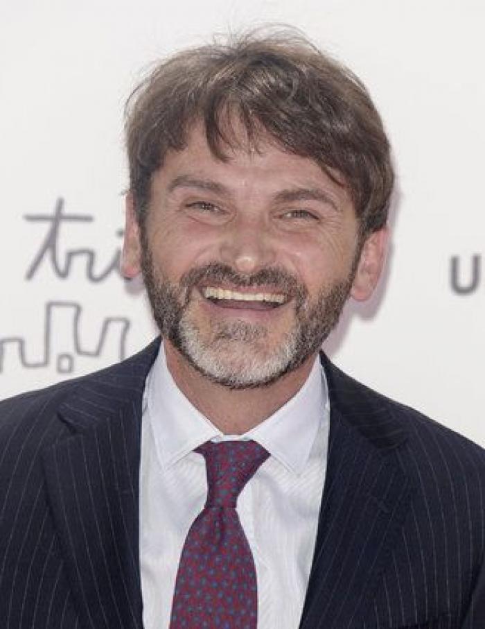 Juan Antonio Bayona critica a la policía por este consejo sobre la piratería