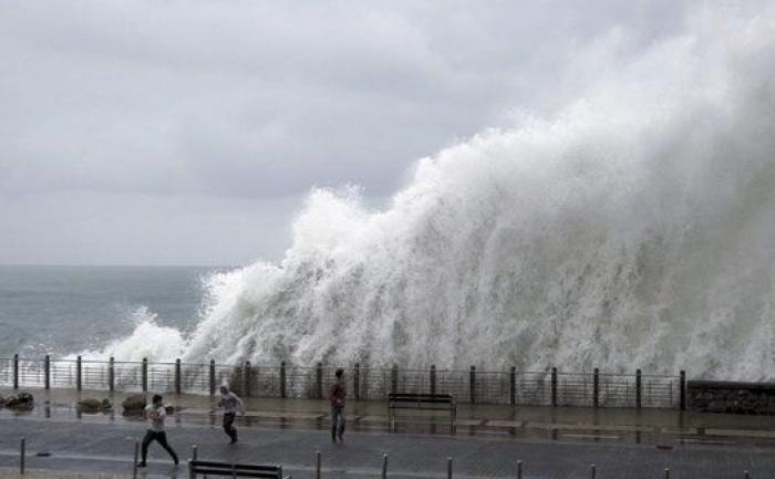 9 fotos impresionantes del temporal de olas en el norte