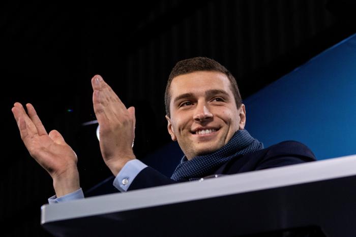 Así es Jordan Bardella, el sucesor de Le Pen al frente de la ultraderecha de Francia