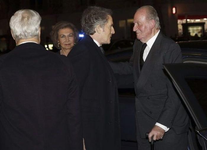 Los reyes Juan Carlos y Sofía presiden el funeral de la duquesa de Alba en Madrid