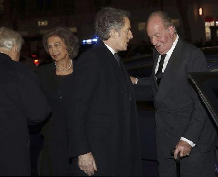 Los reyes Juan Carlos y Sofía presiden el funeral de la duquesa de Alba en Madrid