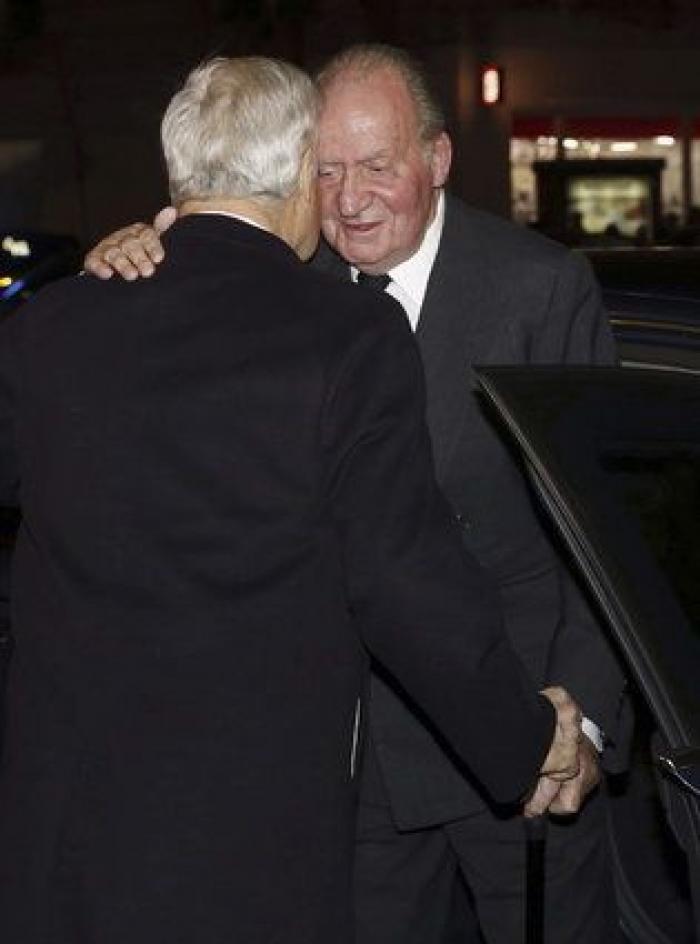 Los reyes Juan Carlos y Sofía presiden el funeral de la duquesa de Alba en Madrid