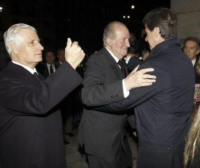 Los reyes Juan Carlos y Sofía presiden el funeral de la duquesa de Alba en Madrid