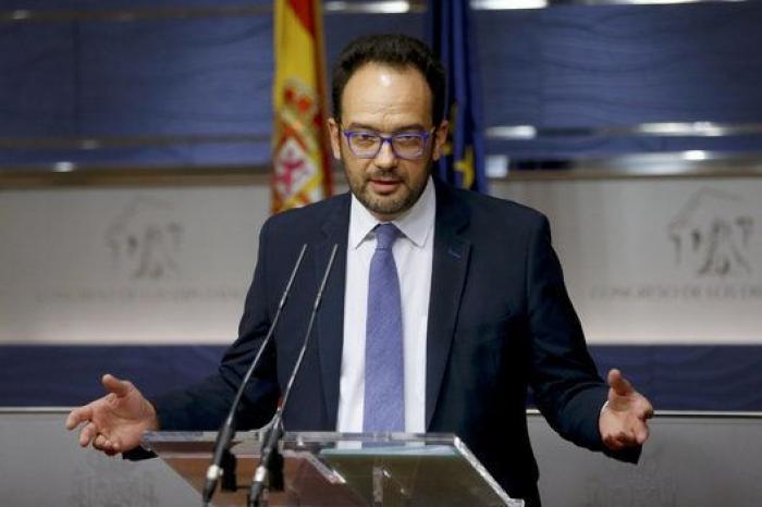 Borrell: "Si fuera un golpe de estado estaría organizado por un sargento chusquero"