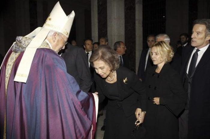 Los reyes Juan Carlos y Sofía presiden el funeral de la duquesa de Alba en Madrid