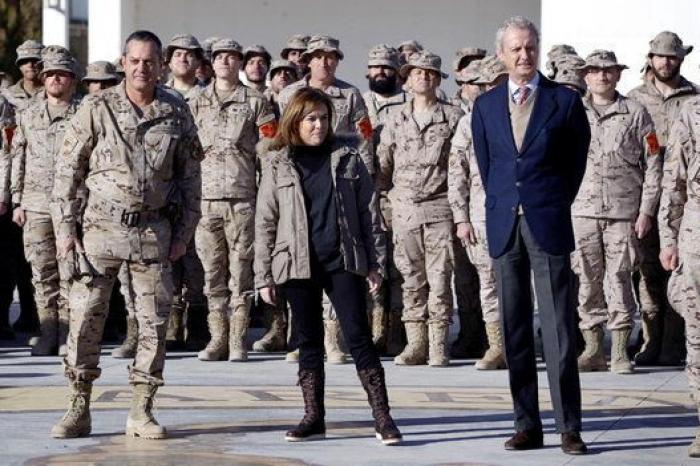 Santamaría sustituye a Rajoy en la visita navideña a las tropas en Afganistán (FOTOS)